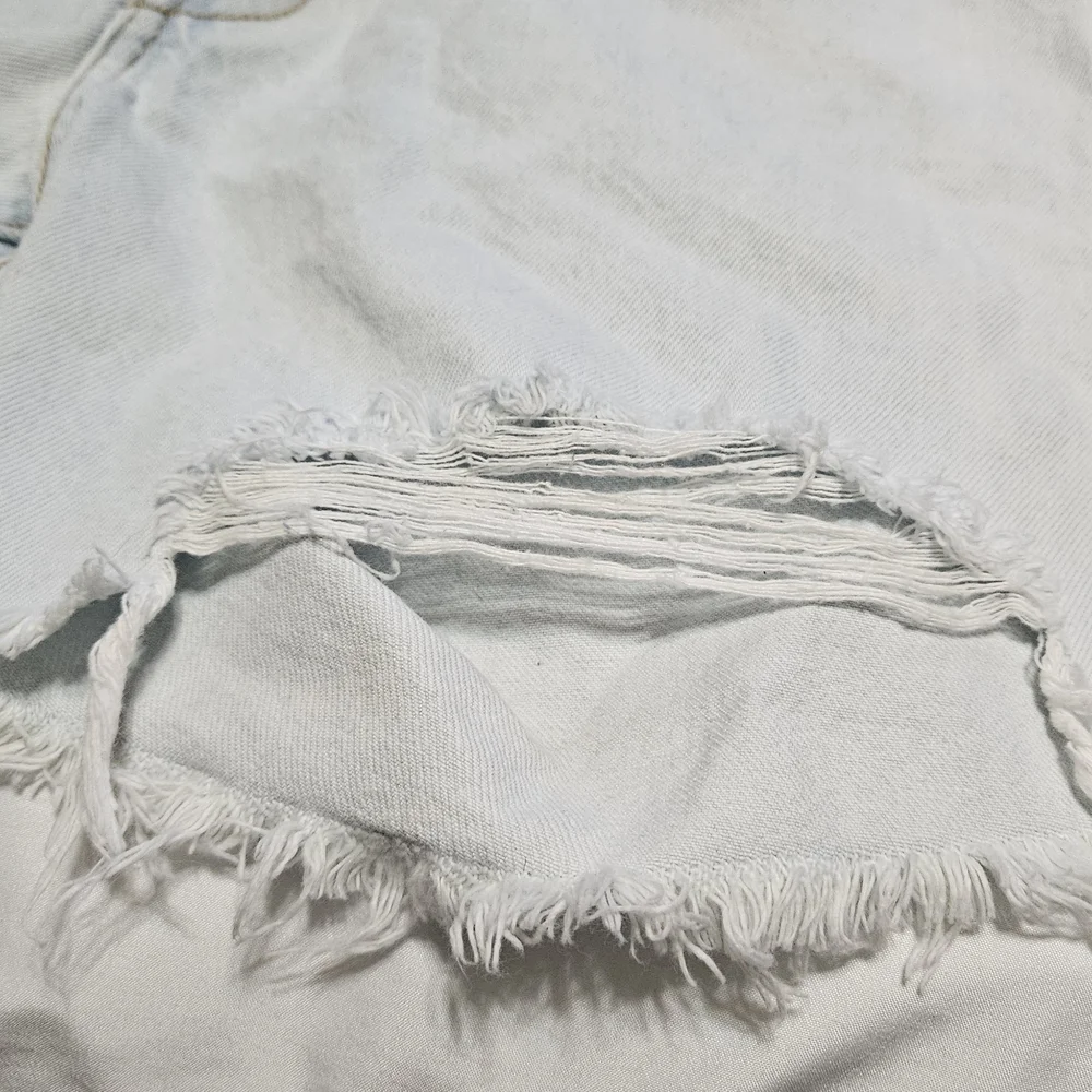 Levi's 501 Original Jean Shorts - Picture 4 of 12